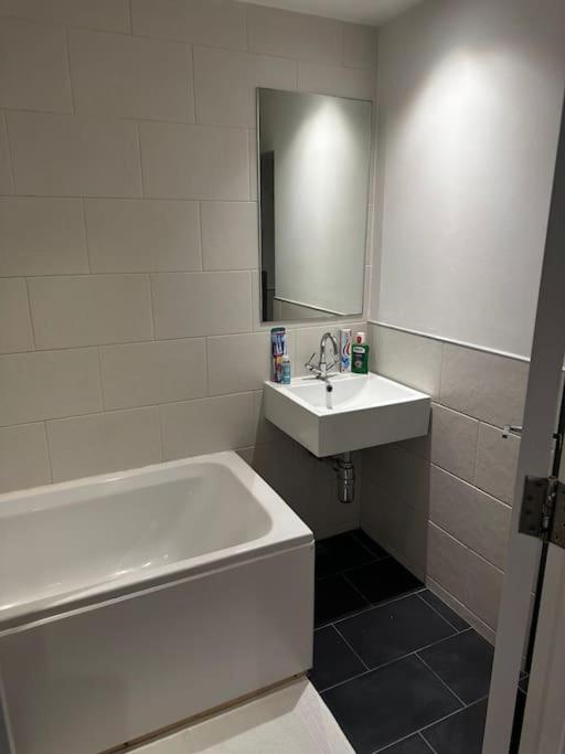 Amazing 2Bed2Bath Edgeware Apartman London Kültér fotó